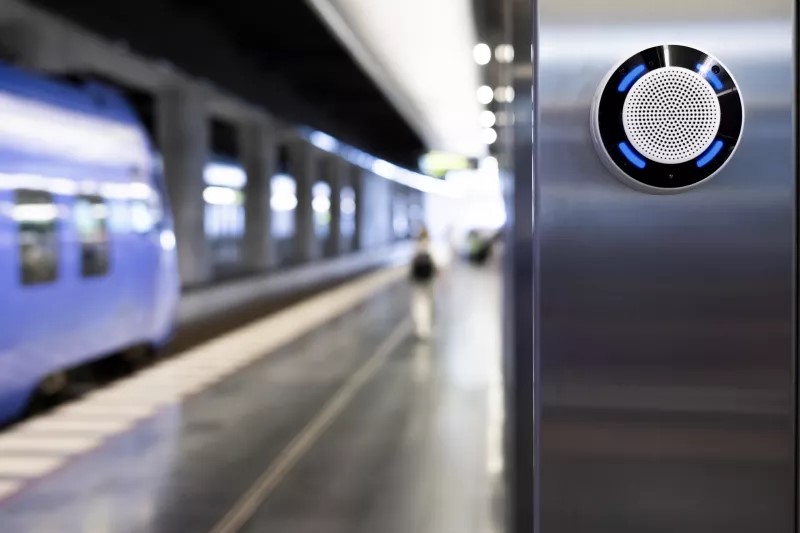 d6310_blue_train_platform_2508_hi
